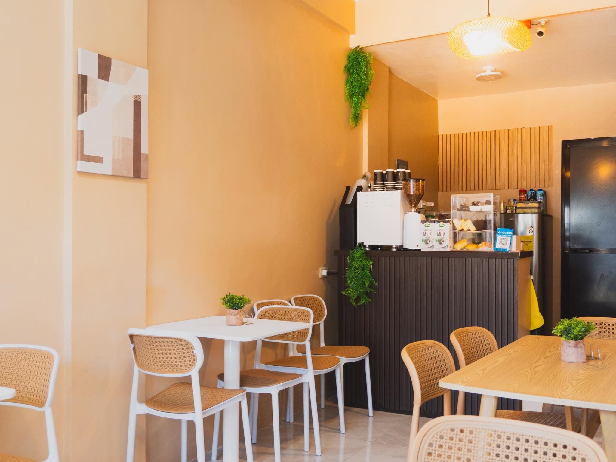 Warm BLCK SUGAR interior with counter and seating
